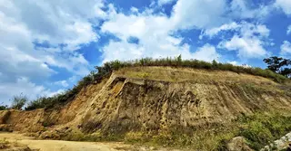 বন উজাড় ও অবৈধ পাথর উত্তোলনে হুমকিতে আলিকদমের পাহাড়-নদী